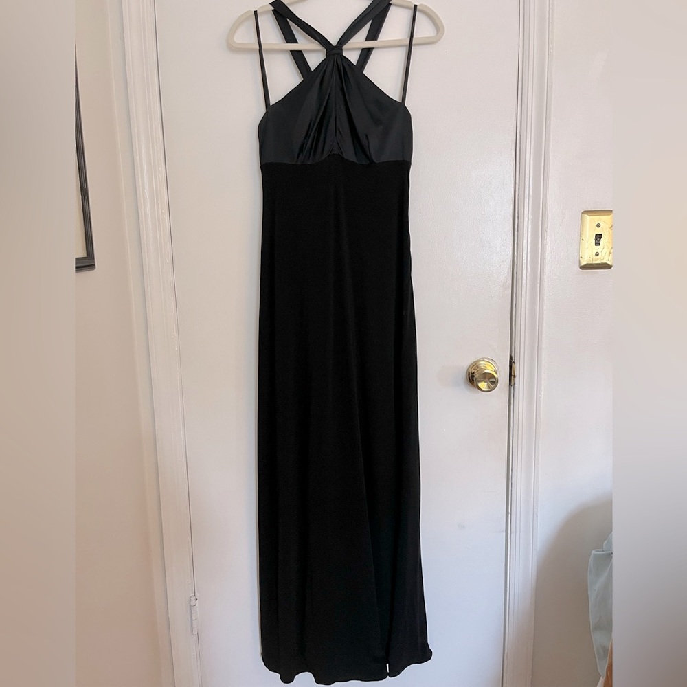 Laundry by Shelli Segal Twist Neck Evening Gown